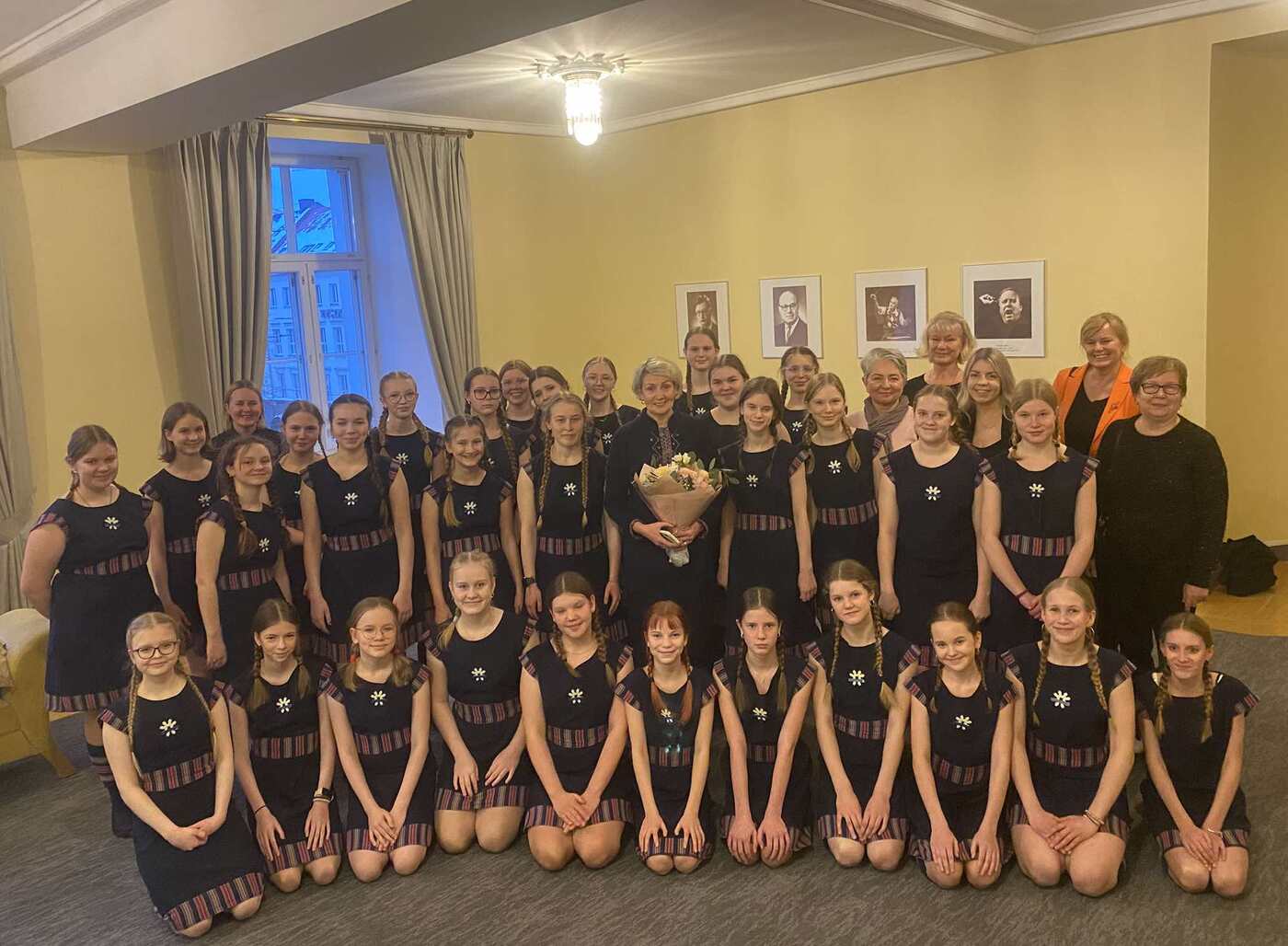 Kadi Härma, Keila Kooli tütarlastekoor ja väike osa Nõmme Õpetajate Naiskoorist.